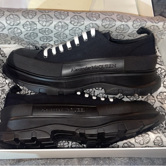 Alexander McQueen Men's Black Tread Slick Low Top Sneaker